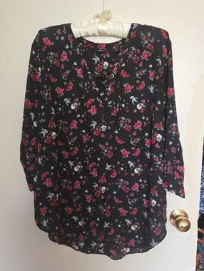 torrid Black Lace-Up Blouse with Pink Rose & White Bird Print